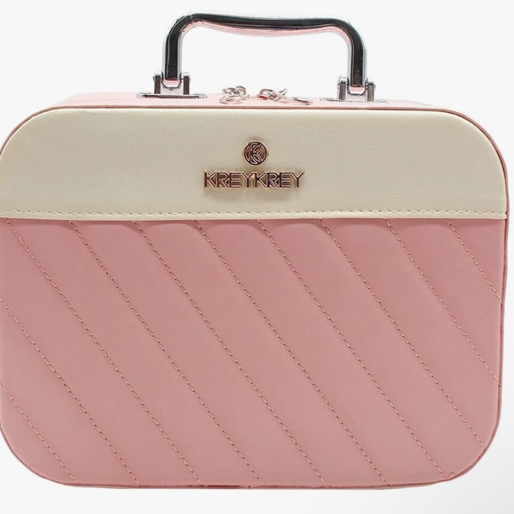 Travel makeup case